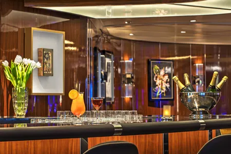 Seabourn Ovation The Club