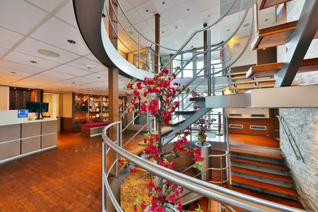 MS Vista - Foyer mit Rezeption