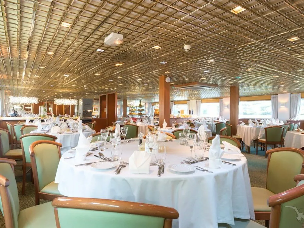 MS Magellan- Resaturant