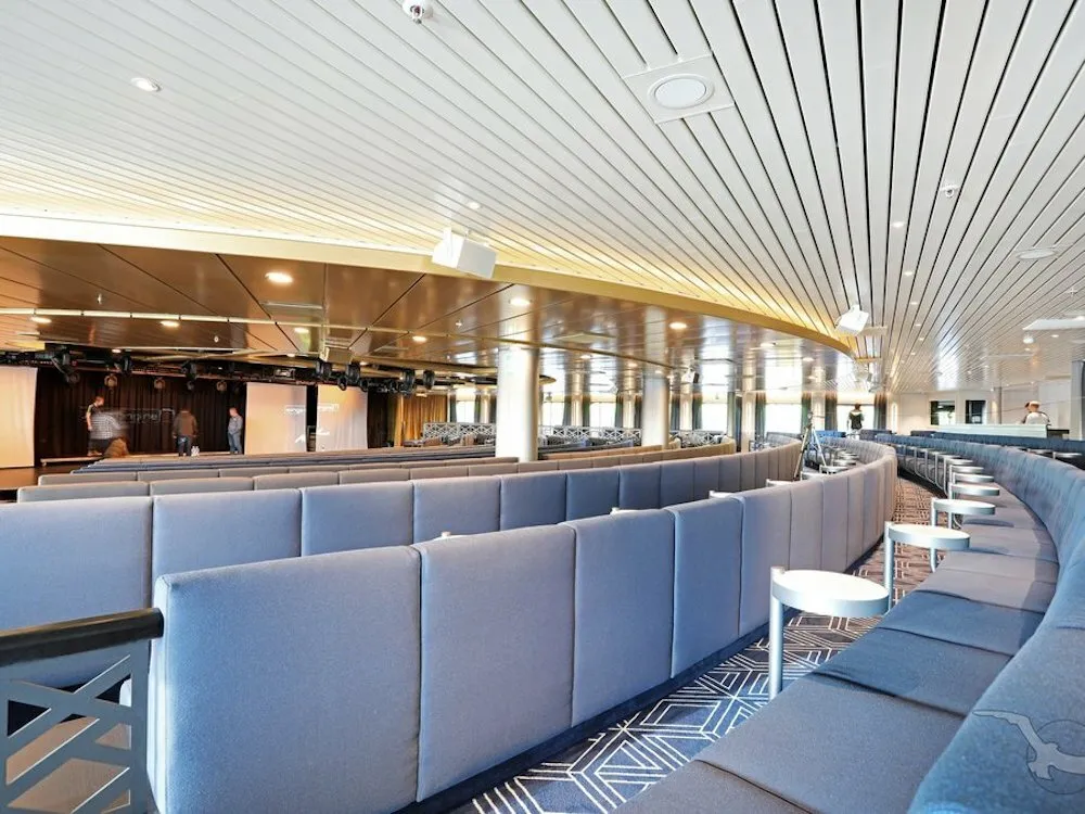 MS Artania- Atlantik Show Lounge