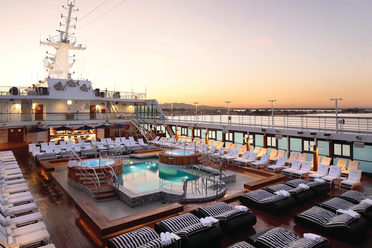 MS Sirena/Insignia/Regatta/Nautica - Pool Deck