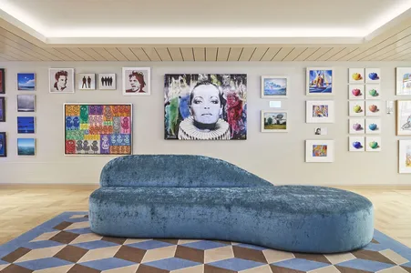 AIDAnova Art Gallery Sofa