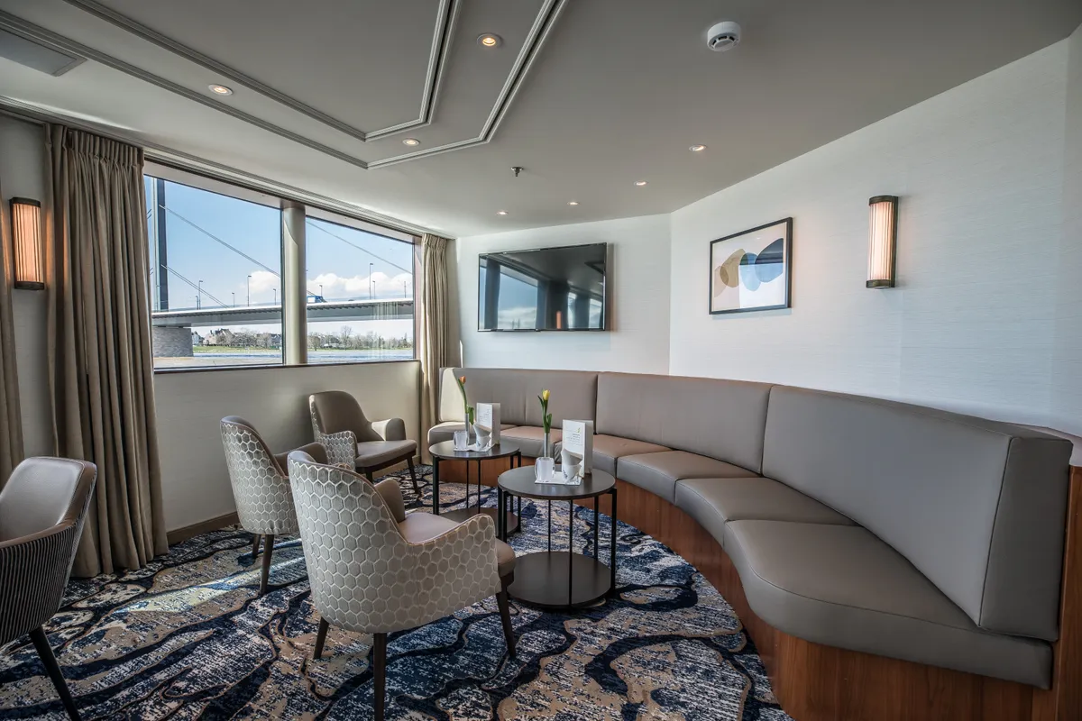 VIVA TIARA Panorama Lounge: Bar und Lounge