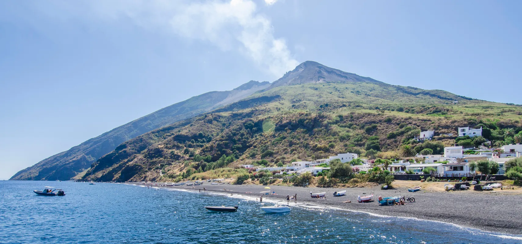 Kreuzen um die Vulkaninsel Stromboli (Italien)