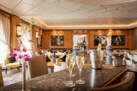 Queen Mary 2 - Champagne Bar