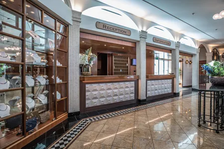 VIVA TIARA Lobby