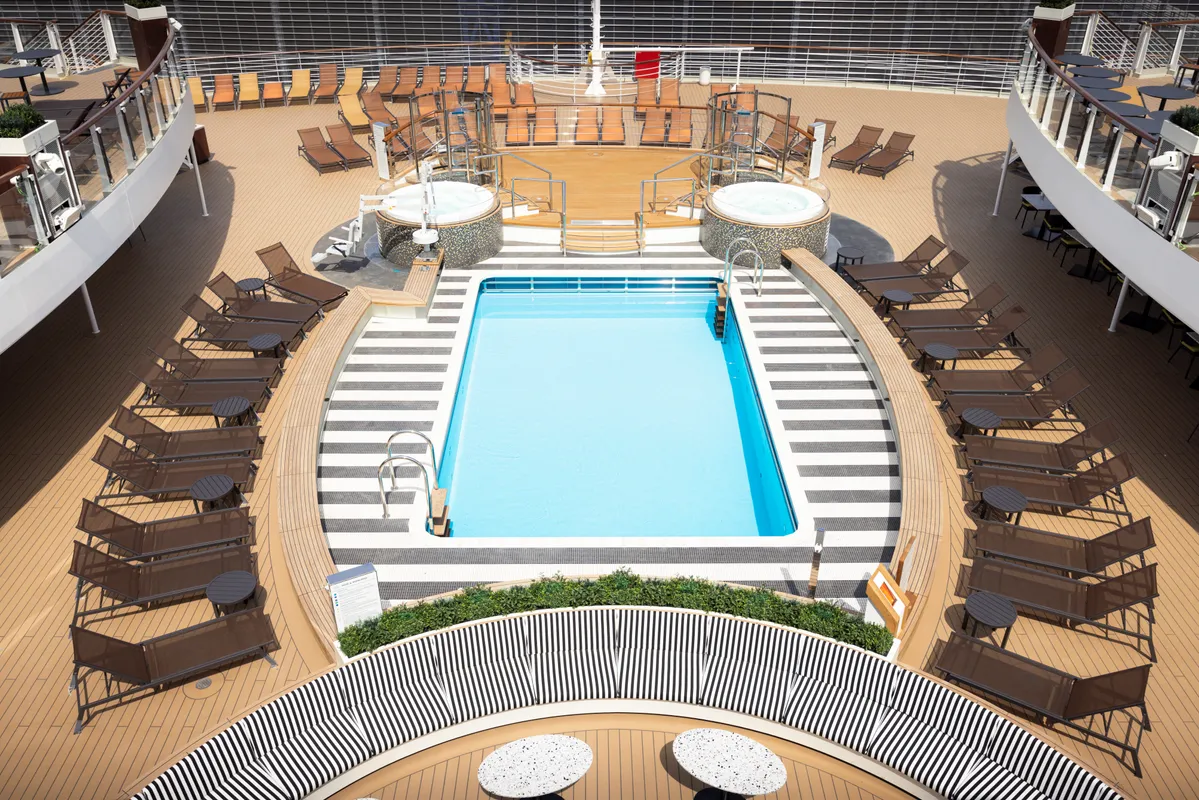 Queen Anne - Panorama Pool Club