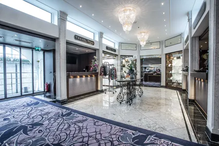 VIVA MOMENTS Lobby