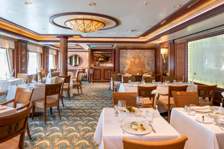 Queen Elizabeth - Britannia Club Restaurant