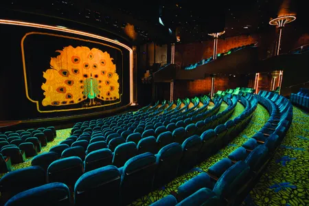 Norwegian Pearl theater