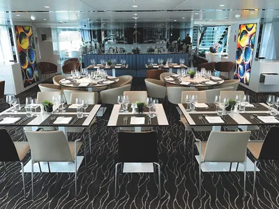 Emerald Radiance- Reflections Restaurant