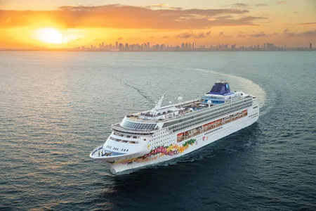 Norwegian Sky Aussenansicht