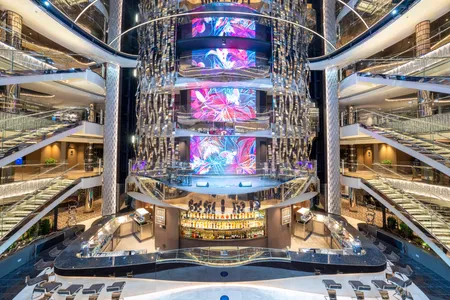 MSC Seashore Bar und Atrium