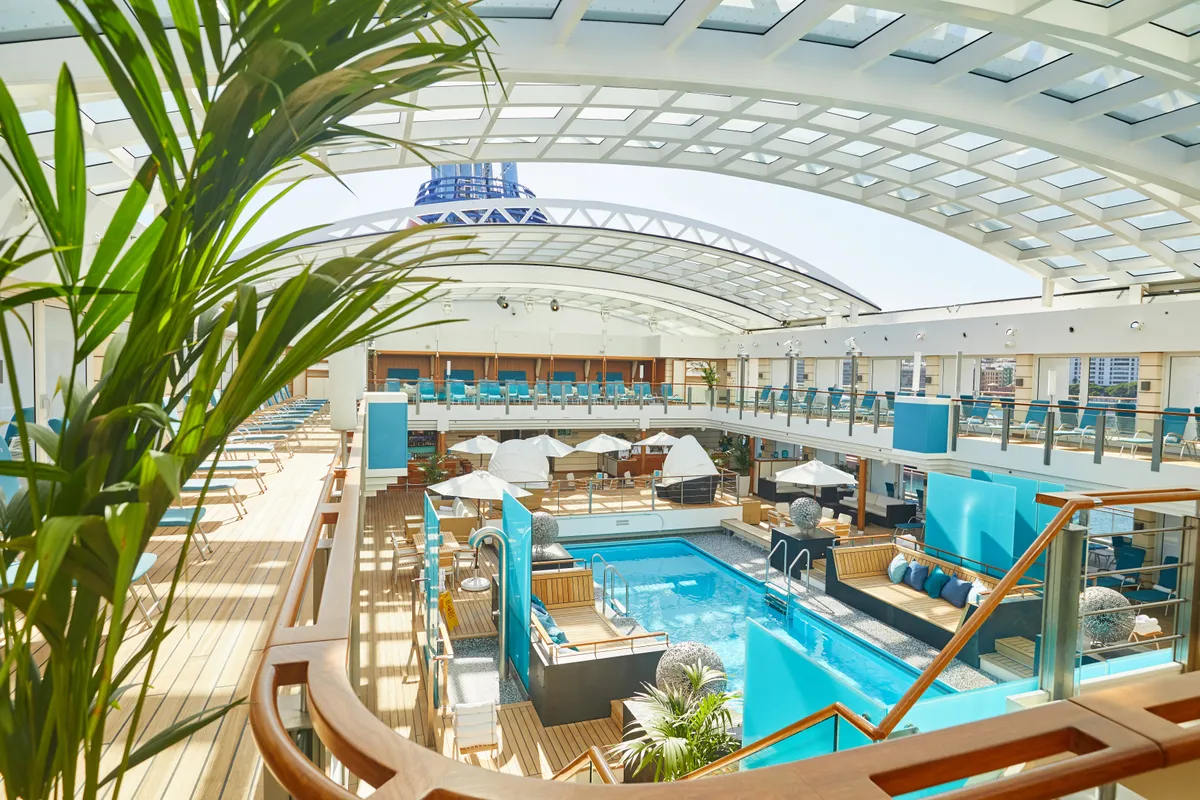 MS Europa 2 Pooldeck