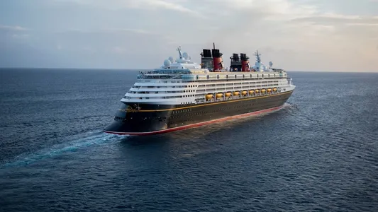 Disney Wonder von hinten