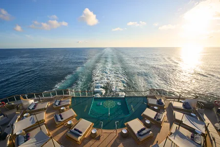 EXPLORA 2 - Astern Pool