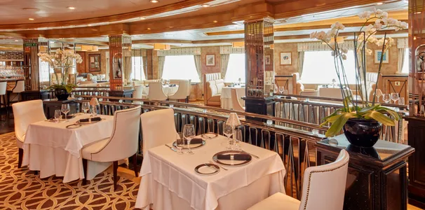 Queen Elizabeth - Verandah Restaurant