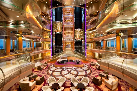 Vision of the Seas - Centrum