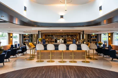 MS Gentleman Panorama Bar