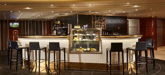 Norwegian Sun- Atrium Café & Bar
