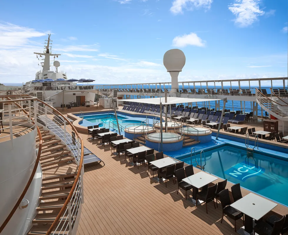 Norwegian Sky pool deck