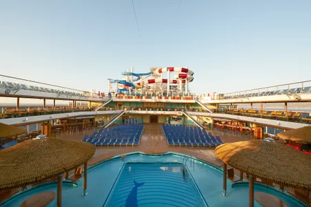 Carnival Horizon Pooldeck
