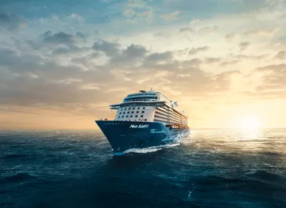Mein Schiff 5 auf See - Ansicht vorne