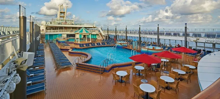 Norwegian Pearl- Pooldeck